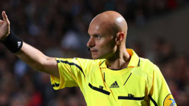 L'arbitrage de Tony Chapron est au centre d'une polémique