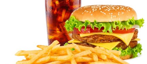 Il cibo dei fast food farebbe molto male: i risultati di un recente studio
