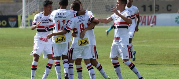 Na busca de mais títulos, São Paulo em jogo difícil ganha do Cruzeiro Na busca de mais títulos, São Paulo em jogo difícil ganha do Cruzeiro