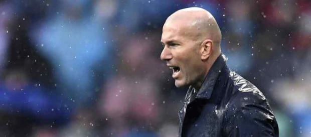 Zinedine Zidane atravessa momento complicado Zinedine Zidane atravessa momento complicado