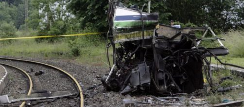 Scontro treno-scuolabus in Francia: morti quattro ragazzi ... - gds.it