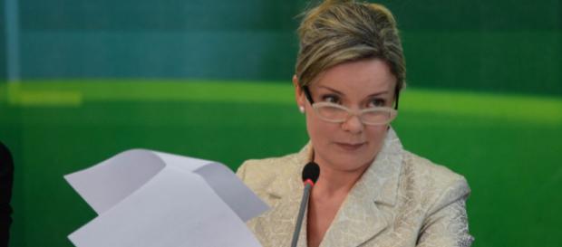 Gleisi Hoffmann é a presidente do PT Gleisi Hoffmann é a presidente do PT