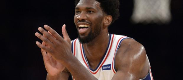 Joel Embiid se chauffe avec le Thunder | Basket USA - basketusa.com Joel Embiid se chauffe avec le Thunder | Basket USA - basketusa.com