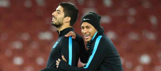 Luis suárez com o amigo Neymar Luis suárez com o amigo Neymar
