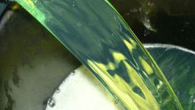 Olio lubrificante venduto come Gasolio: ecco il caso che arriva da Crotone in Italia