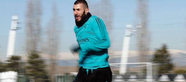 Benzema regresó al entrenamiento, pero el capitán Sergio Ramos sigue trabajando solo. Benzema regresó al entrenamiento, pero el capitán Sergio Ramos sigue trabajando solo.