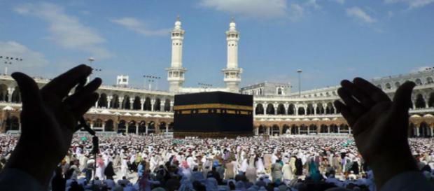 Centre scraps Haj subsidy (Image Credit: India.com Youtube screencap) Centre scraps Haj subsidy (Image Credit: India.com Youtube screencap)