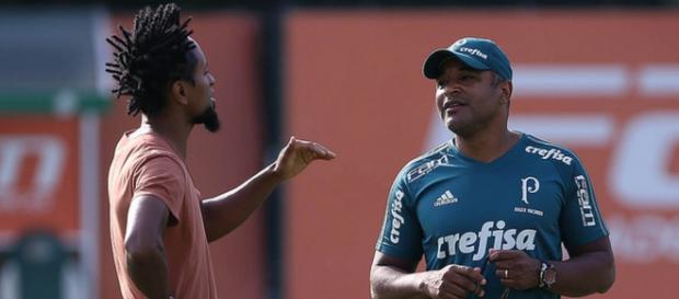 Ex-atleta ao lado do treinador do Verdão Ex-atleta ao lado do treinador do Verdão