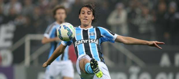 Geromel em atuação pelo Grêmio Geromel em atuação pelo Grêmio