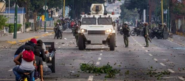 Resistencia en Venezuela, lucha contra las fuerzas de seguridad Resistencia en Venezuela, lucha contra las fuerzas de seguridad