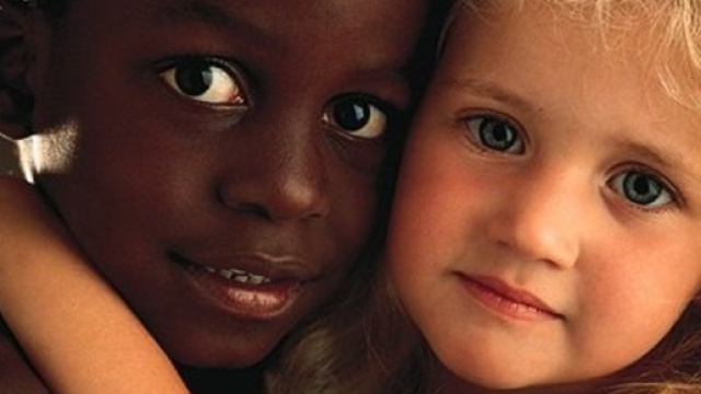 Bambini dai tratti somatici differenti