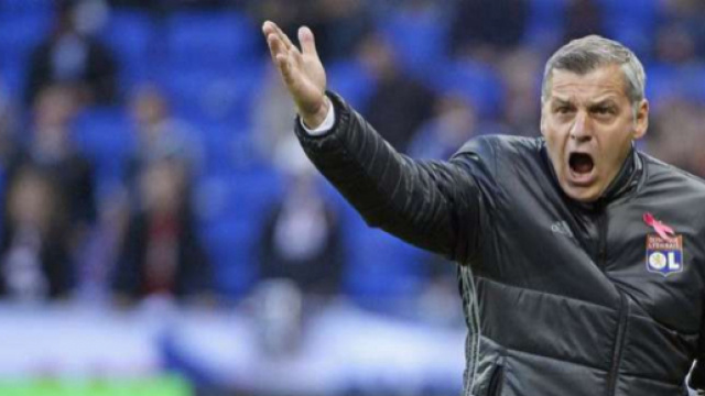 Bruno Genesio ne sait plus quoi tenter avec Depay (DR).