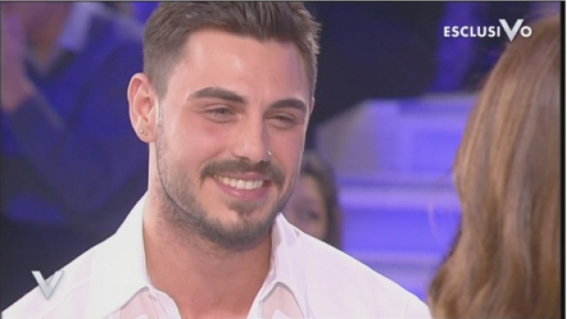 Gossip: Francesco Monte &egrave; gi&agrave; 'cotto' di una naufraga? L'indiscrezione.
