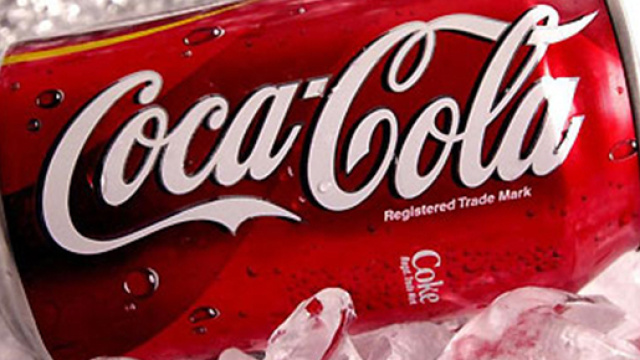 Verme nella Coca Cola: ecco cosa è successo