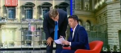 Renzi mostra il suo conto corrente in diretta