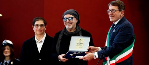 Vasco Rossi ha ricevuto la cittadinanza onoraria di Modena. ( Foto: la pagina Facebook di Vasco )