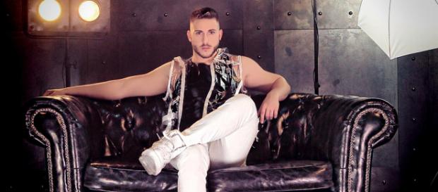 Alex Palmieri nella copertina di 'Reset', il nuovo album, uscito il 12 gennaio 2018 per Believe Digital. Alex Palmieri nella copertina di 'Reset', il nuovo album, uscito il 12 gennaio 2018 per Believe Digital.