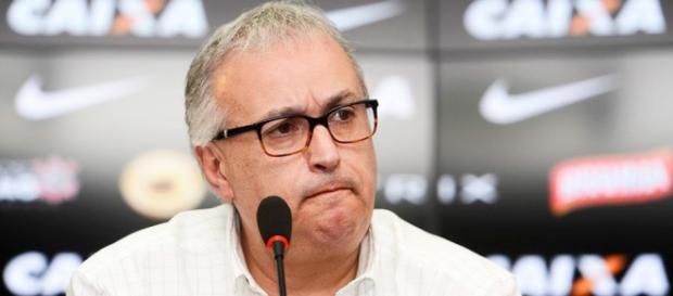 Corinthians ainda busca reforços, mas pode acabar perdendo outros atletas Corinthians ainda busca reforços, mas pode acabar perdendo outros atletas
