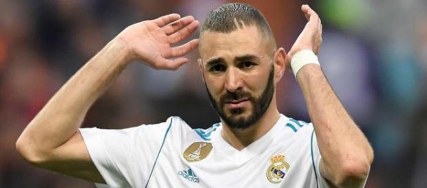 Mercato : Un concurrent de moins pour Karim Benzema ! Mercato : Un concurrent de moins pour Karim Benzema !