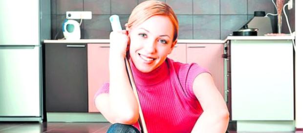 Ştiai că podeaua din lemn se deteriorează dacă o speli cu multă ... - libertatea.ro Ştiai că podeaua din lemn se deteriorează dacă o speli cu multă ... - libertatea.ro