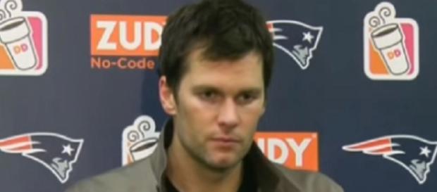 Tom Brady wore gloves on both hands during Thursday's practice (Image Credit: NFL Total/YouTube) Tom Brady wore gloves on both hands during Thursday's practice (Image Credit: NFL Total/YouTube)