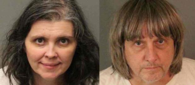 Etats-Unis : David et Louis Turpin accusés d'avoir maltraité, attaché et affamé leurs 13 enfants. Etats-Unis : David et Louis Turpin accusés d'avoir maltraité, attaché et affamé leurs 13 enfants.