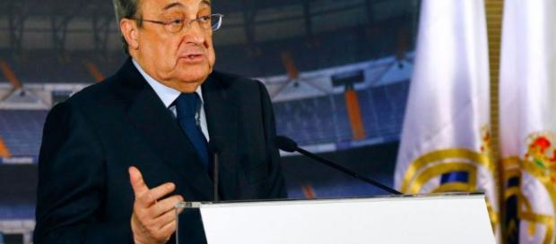 Florentino Perez en una conferencia de prensa Florentino Perez en una conferencia de prensa