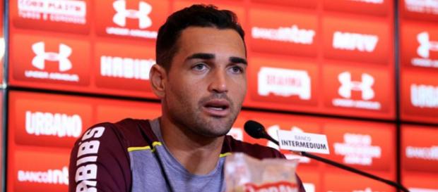 Gilberto, artilheiro do Paulistão no ano passado, já foi sondado por Santos e Corinthians Gilberto, artilheiro do Paulistão no ano passado, já foi sondado por Santos e Corinthians