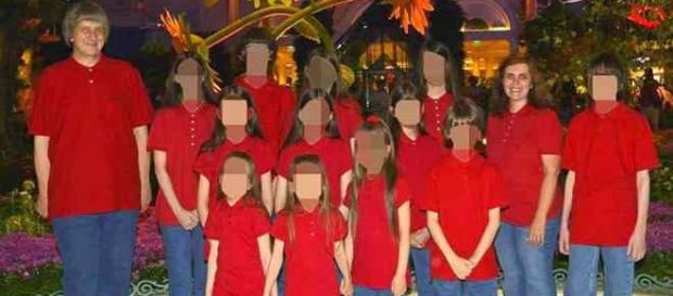 Le couple Turpin traversait une crise financière terrible lorsque l'on a retrouvé leurs enfants maltraités. Le couple Turpin traversait une crise financière terrible lorsque l'on a retrouvé leurs enfants maltraités.
