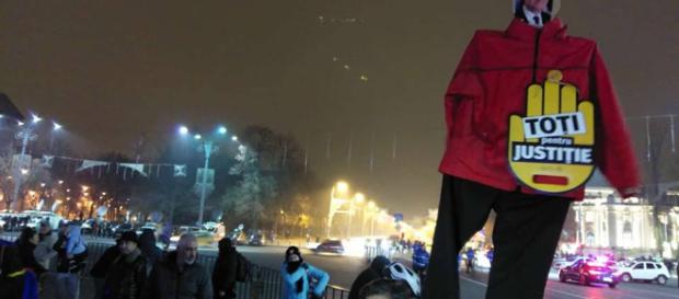 Legile justiției continuă să scoată oamenii în stradă Legile justiției continuă să scoată oamenii în stradă