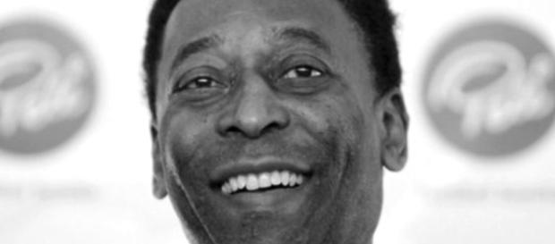 Pelé tem mal súbito e triste notícia abala o país; 'descanse em paz' Pelé tem mal súbito e triste notícia abala o país; 'descanse em paz'