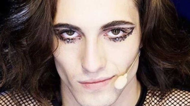 Il 19enne, cantante dei M&aring;neskin, &egrave; al centro delle critiche