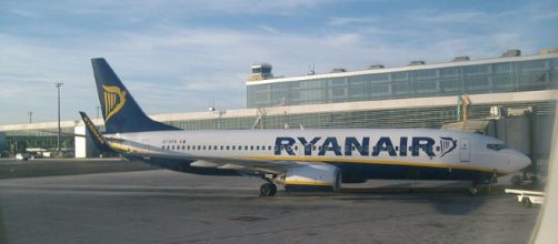 A Ryanair passenger was so impatient with delays, he opened the emergency door, climbing onto the wing [Image credit MKY661/Wikimedia/CC BY-3.0]