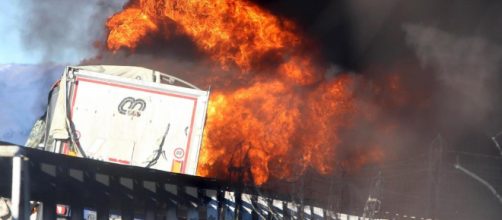 laRegione | Brescia, camion cisterna prende fuoco in autostrada: 6 ... - laregione.ch