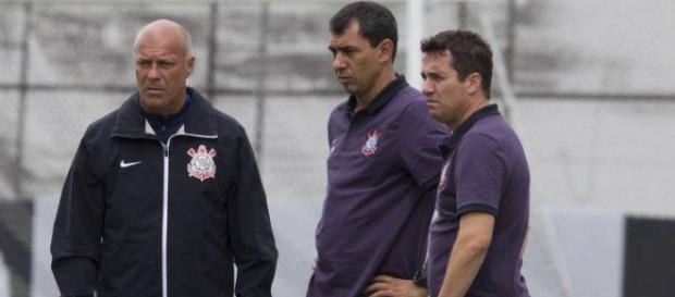 Comissão técnica do Corinthians espera por reforço Comissão técnica do Corinthians espera por reforço