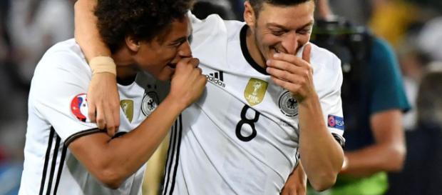 Haben beide gut Lachen - Özil und Sane Haben beide gut Lachen - Özil und Sane