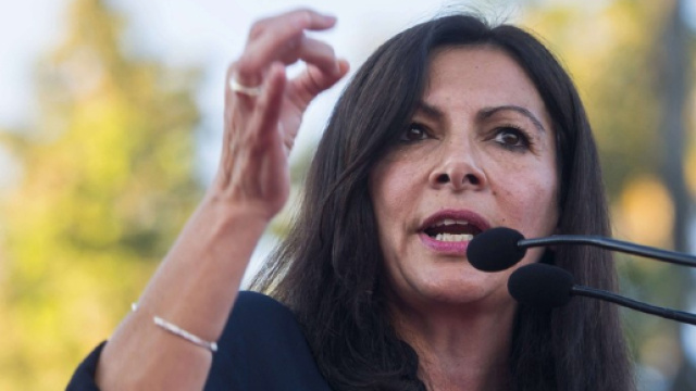 Anne Hidalgo affirme avoir été menacée par les lobbies automobiles ... - rtl.fr