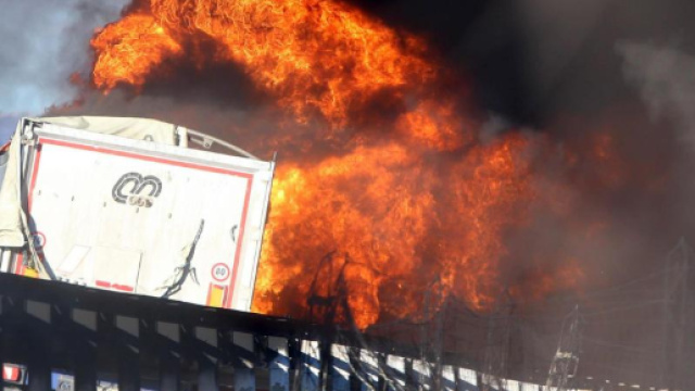 laRegione | Brescia, camion cisterna prende fuoco in autostrada: 6 ... - laregione.ch