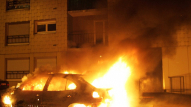 Que faire si votre voiture br&ucirc;le le 1er de l'an? | Slate.fr - slate.fr