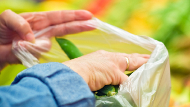 Sacchetti biodegradabili per l'ortofrutta: dal 1 gennaio &egrave; in vigore la nuova legge