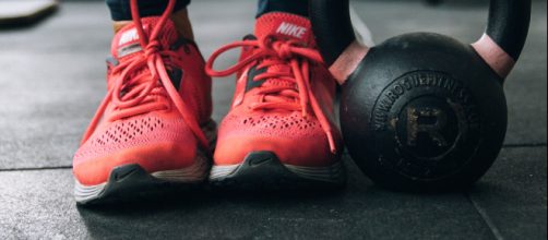 How to not feel awkward at the gym. [Photo by Maria Fernanda Gonzalez on Unsplash]