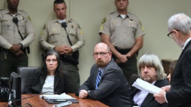 Alla prima udienza per formalizzare le accuse per sequestro e maltrattamento dei 13 figli, i coniugi Turpin si sono dichiarati innocenti.