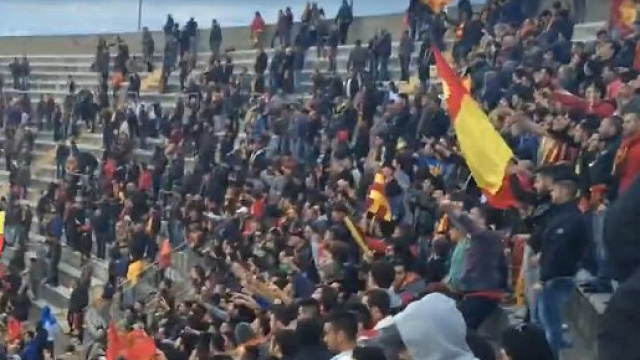 Tifosi del Lecce in curva Nord