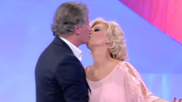 Tina bacia Giorgio! | WittyTV - Part 566276 - wittytv.it
