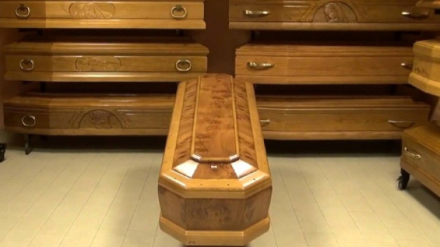 una donna a Praga, ha partorito durante il suo funerale