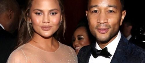 Chrissy Teigen shows off her bare baby bump on Snapchat. [Image via Chrissy Teigen/Instagram]