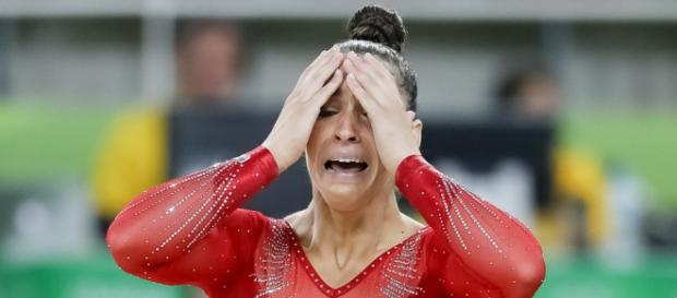 Aly Raisman relata ter sido abusada pelo criminoso. Aly Raisman relata ter sido abusada pelo criminoso.
