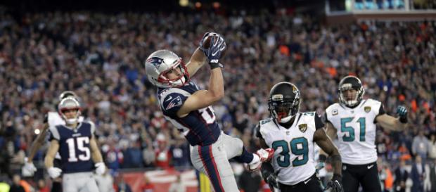 Amendola fue la estrella en ofensiva de los Pats junto a Brady. WOKV.com. Amendola fue la estrella en ofensiva de los Pats junto a Brady. WOKV.com.