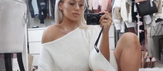 Elle Darby ha mandato un email al proprietario di un hotel per chiedergli di ospitarla gratis Elle Darby ha mandato un email al proprietario di un hotel per chiedergli di ospitarla gratis