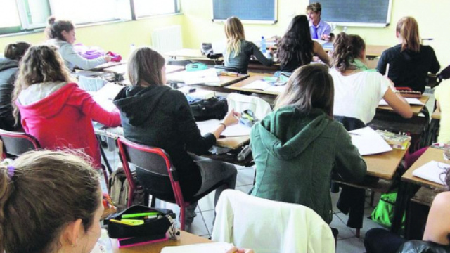 Frosinone, 14enne racconta in un tema gli abusi subiti dal padre | repubblica.it